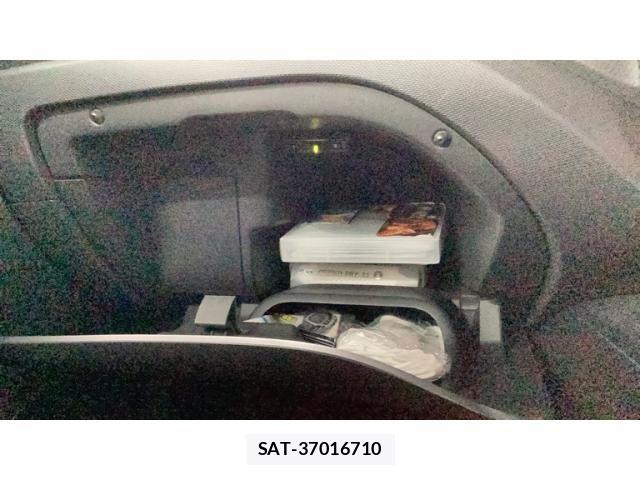 Renault CAPTUR 2015-09 8438720-26