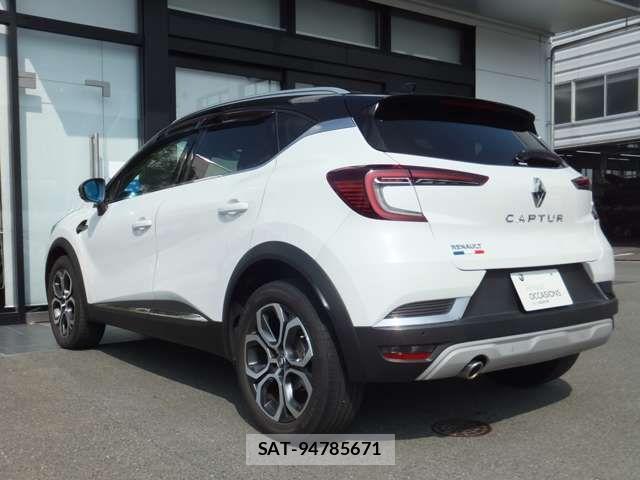 Renault CAPTUR 2021-07 8527008-4