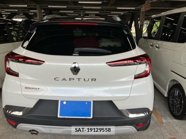 Renault CAPTUR 2022-02 8661267-3