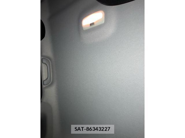Renault CAPTUR 2017-05 8881848-10