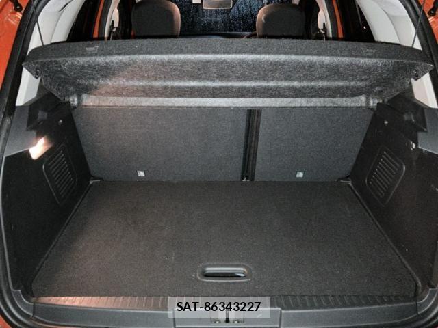 Renault CAPTUR 2017-05 8881848-11