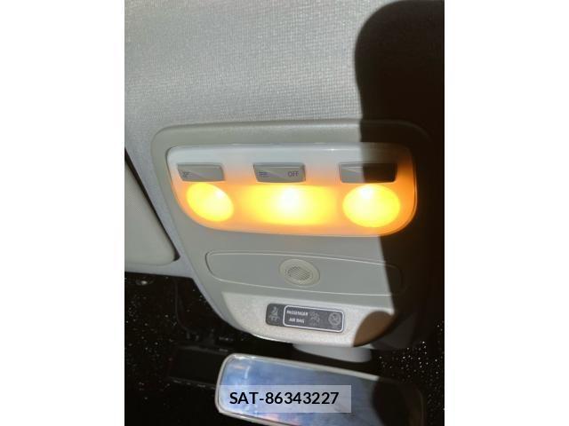 Renault CAPTUR 2017-05 8881848-17
