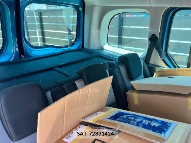 Renault KANGOO 2018-03 8316719-9