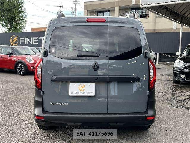 Renault KANGOO 2023-12 8368342-16