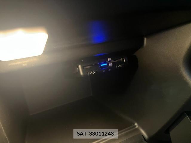 Renault KANGOO 2023-04 8849938-9