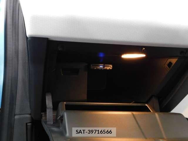 Renault LUTECIA 2020-10 1208348-14