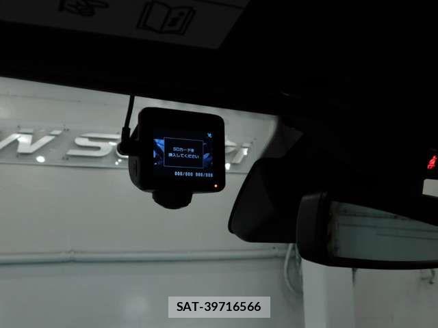 Renault LUTECIA 2020-10 1208348-15