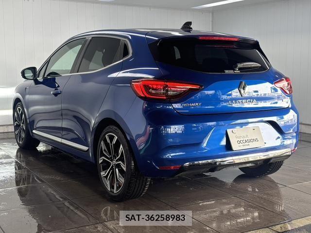 Renault LUTECIA 2022-06 2675308-2