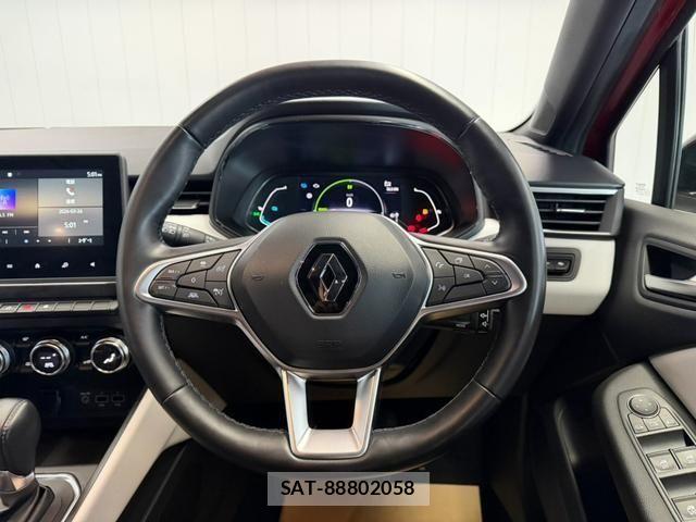 Renault LUTECIA 2023-08 5876951-11