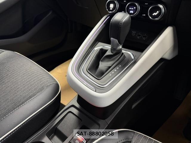 Renault LUTECIA 2023-08 5876951-12
