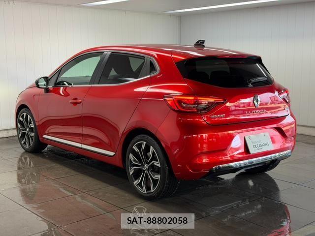 Renault LUTECIA 2023-08 5876951-2