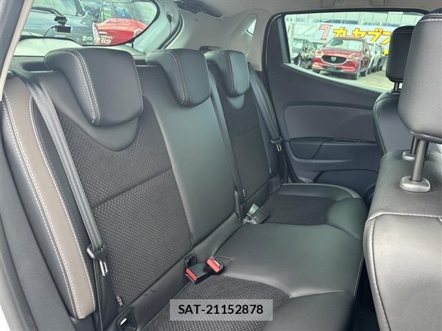 Renault LUTECIA 2019-11 6614444-12