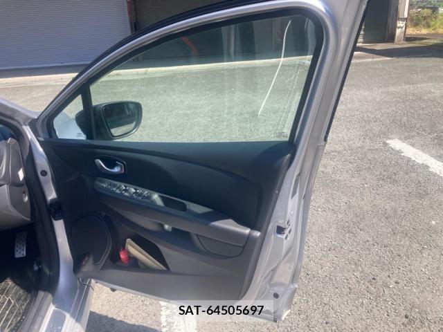 Renault LUTECIA 2018-11 6997727-13