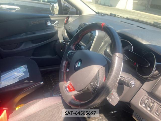 Renault LUTECIA 2018-11 6997727-17