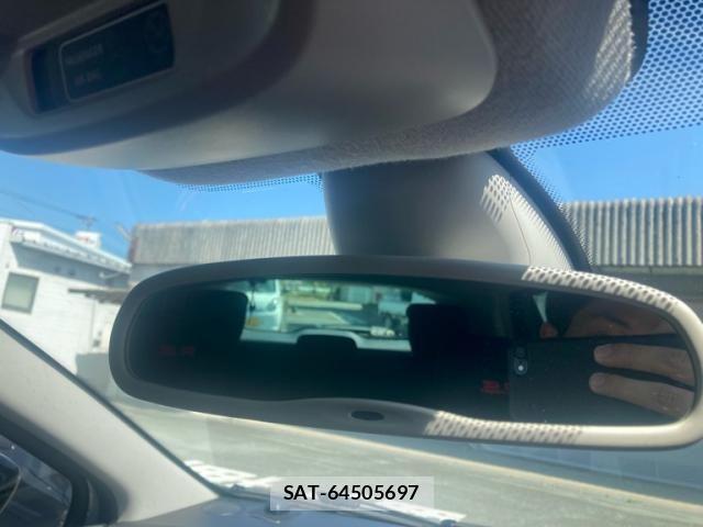 Renault LUTECIA 2018-11 6997727-24