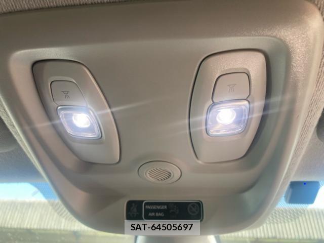 Renault LUTECIA 2018-11 6997727-25
