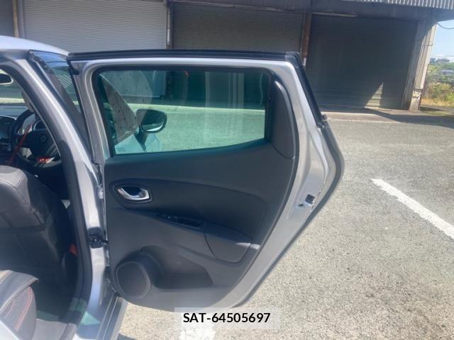 Renault LUTECIA 2018-11 6997727-8
