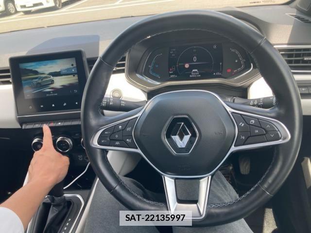 Renault LUTECIA 2023-02 7329722-17