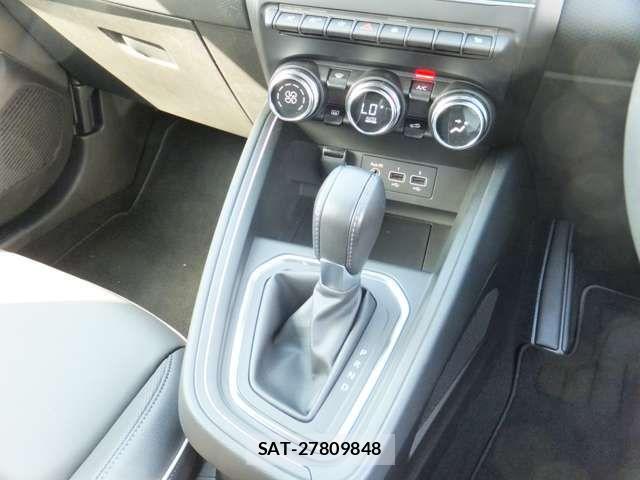 Renault LUTECIA 2023-05 7457302-11