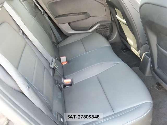 Renault LUTECIA 2023-05 7457302-13