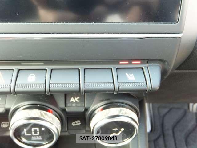 Renault LUTECIA 2023-05 7457302-15