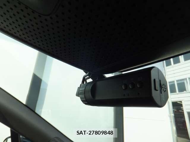 Renault LUTECIA 2023-05 7457302-17
