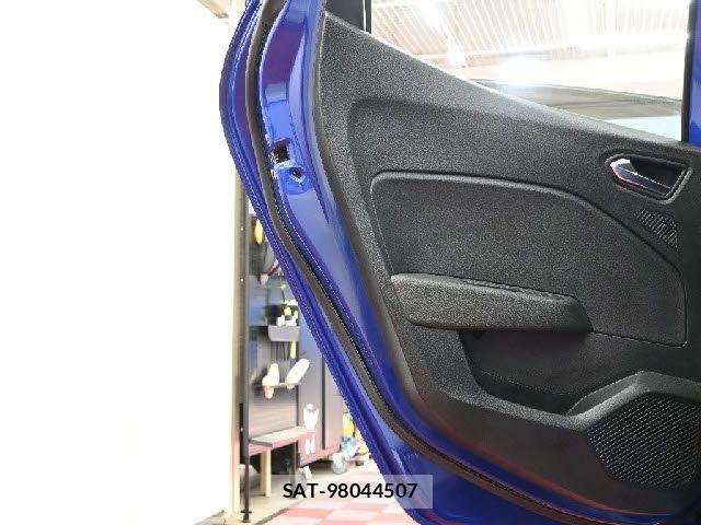 Renault LUTECIA 2021-06 7502585-22