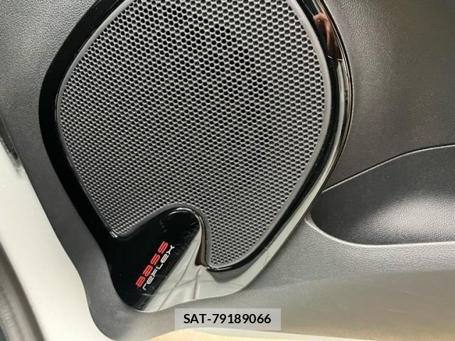 Renault LUTECIA 2017-11 7619553-11