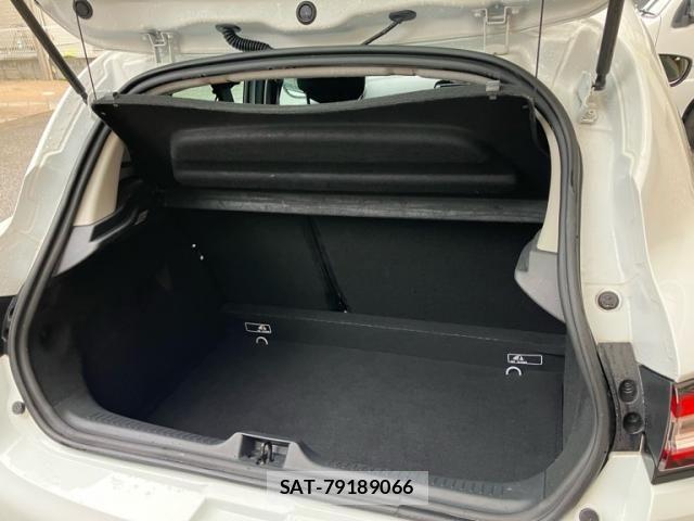 Renault LUTECIA 2017-11 7619553-8