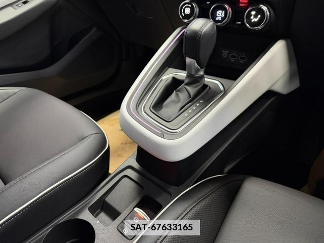 Renault LUTECIA 2023-06 7788727-13
