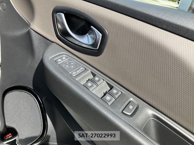 Renault LUTECIA 2017-03 7963562-23