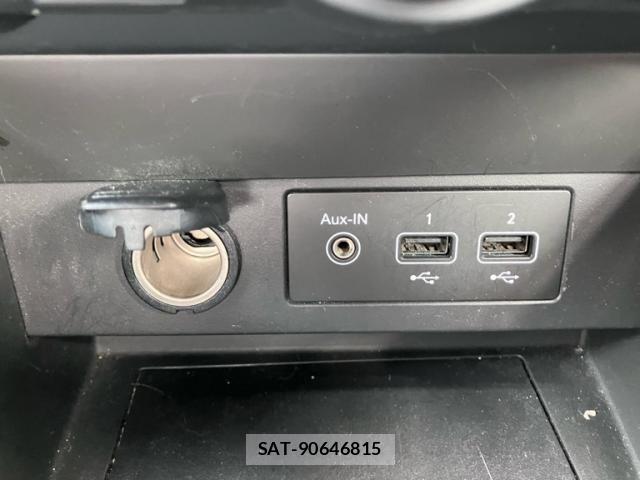 Renault LUTECIA 2022-03 8075354-21