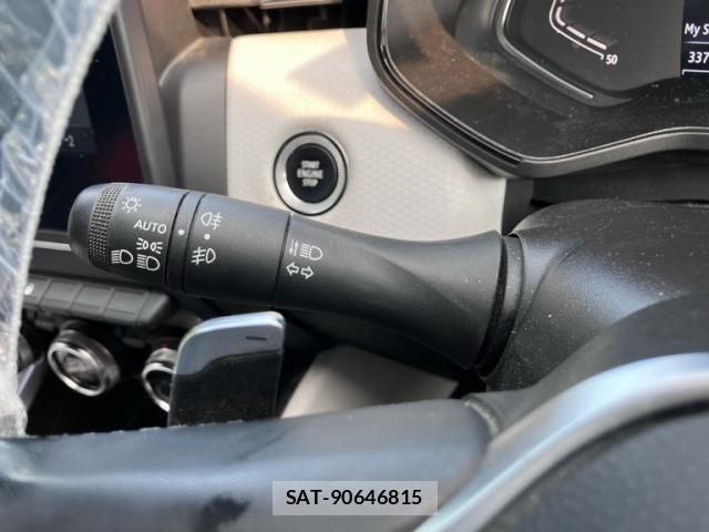 Renault LUTECIA 2022-03 8075354-24