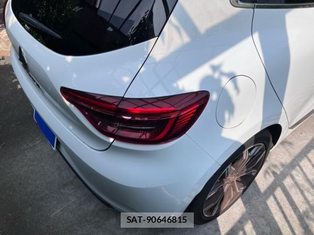 Renault LUTECIA 2022-03 8075354-7