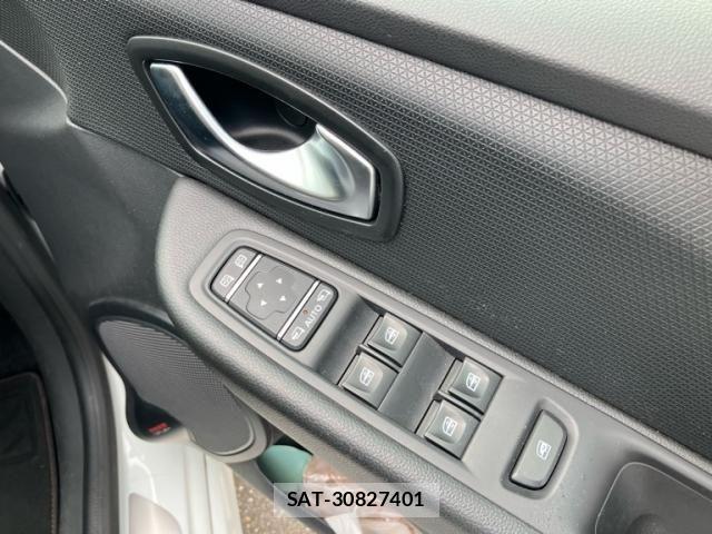 Renault LUTECIA 2019-09 8075353-15