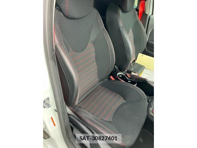 Renault LUTECIA 2019-09 8075353-22