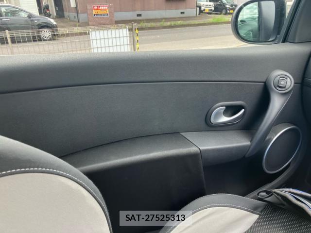 Renault LUTECIA 2010-09 8101570-17