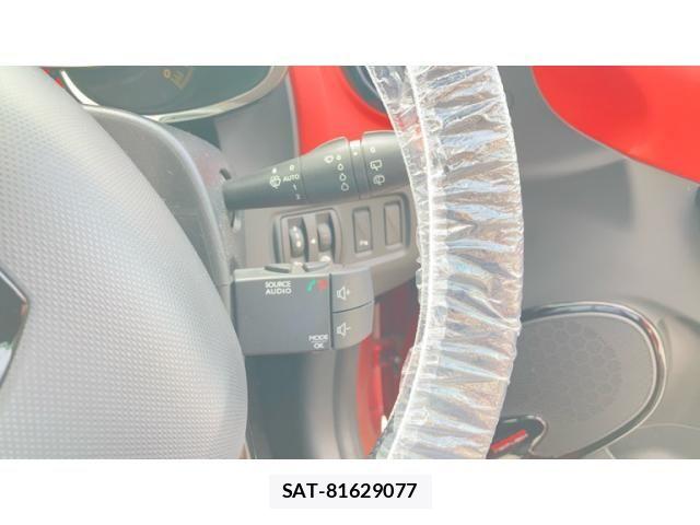 Renault LUTECIA 2013-09 8209865-17