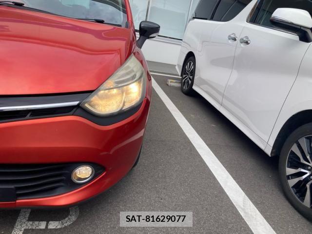 Renault LUTECIA 2013-09 8209865-3