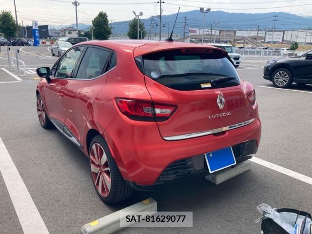Renault LUTECIA 2013-09 8209865-4