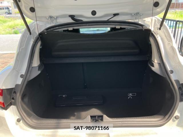 Renault LUTECIA 2016-12 8355488-10