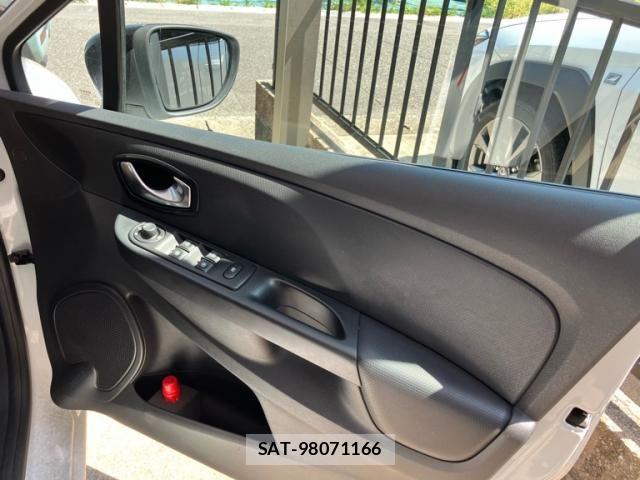 Renault LUTECIA 2016-12 8355488-16