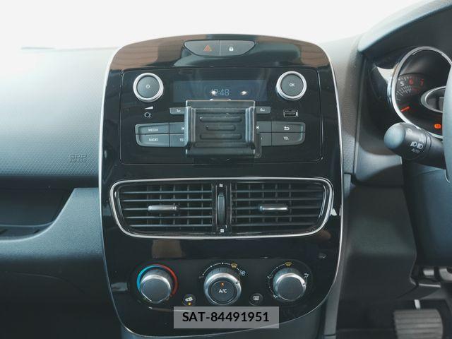 Renault LUTECIA 2017-08 8355486-26