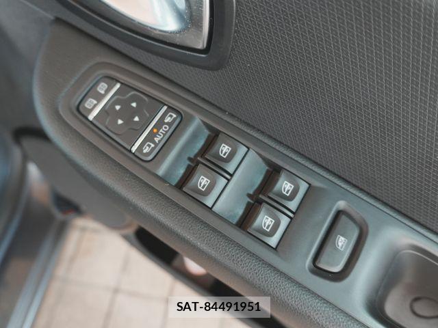 Renault LUTECIA 2017-08 8355486-27