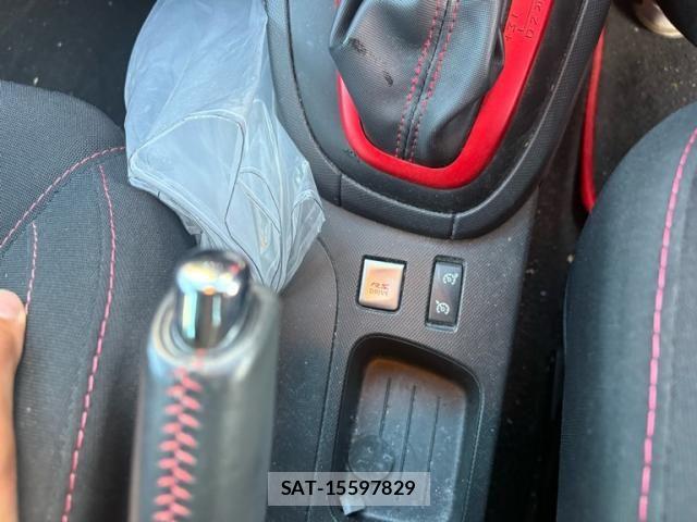 Renault LUTECIA 2015-08 8368344-21