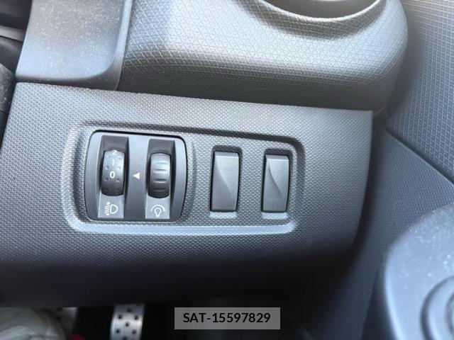 Renault LUTECIA 2015-08 8368344-25