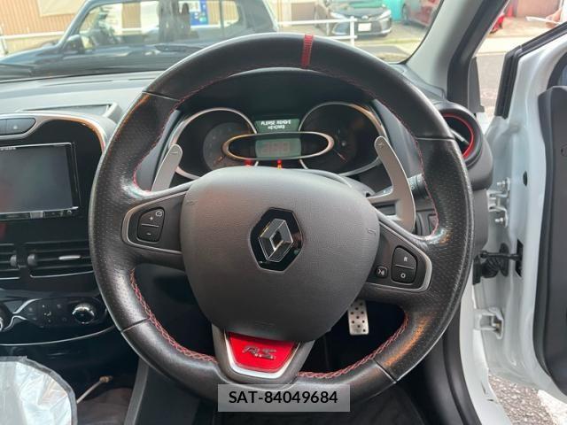 Renault LUTECIA 2016-12 8458314-13
