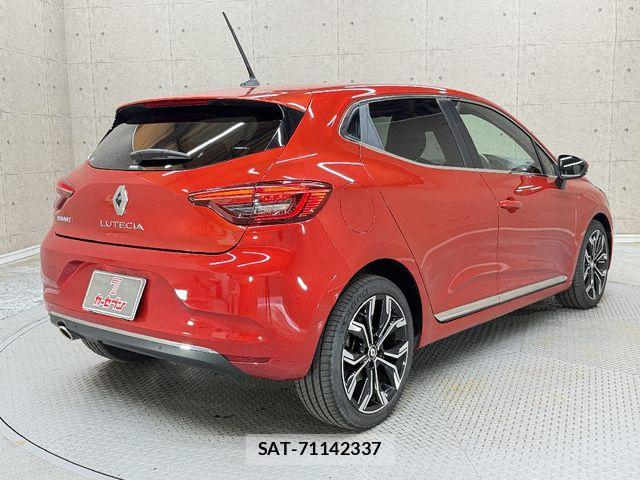 Renault LUTECIA 2023-02 8527018-1