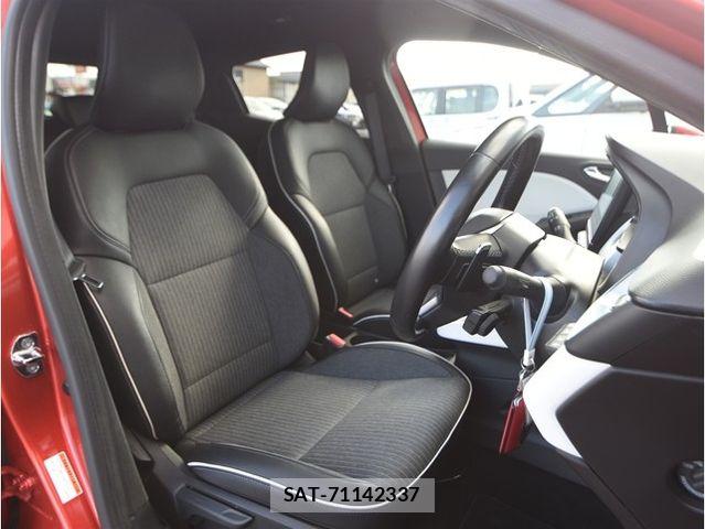 Renault LUTECIA 2023-02 8527018-3