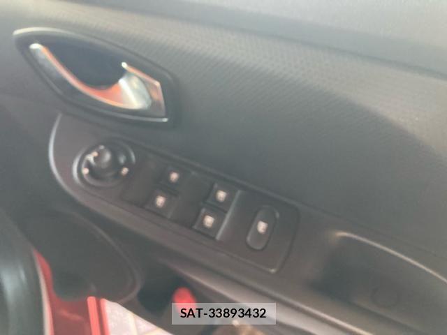 Renault LUTECIA 2016-08 8527019-12